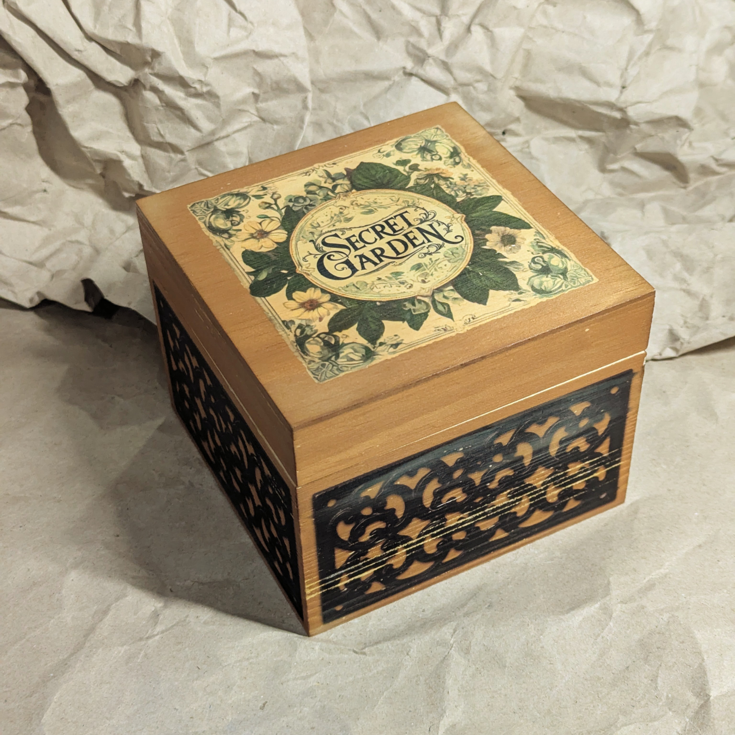 Handmade, Wooden Box, Secret Garden, Keepsake Box, Botanical Decor, Vintage Style, Jewellery Storage, Artisan Crafted, Gift for Her